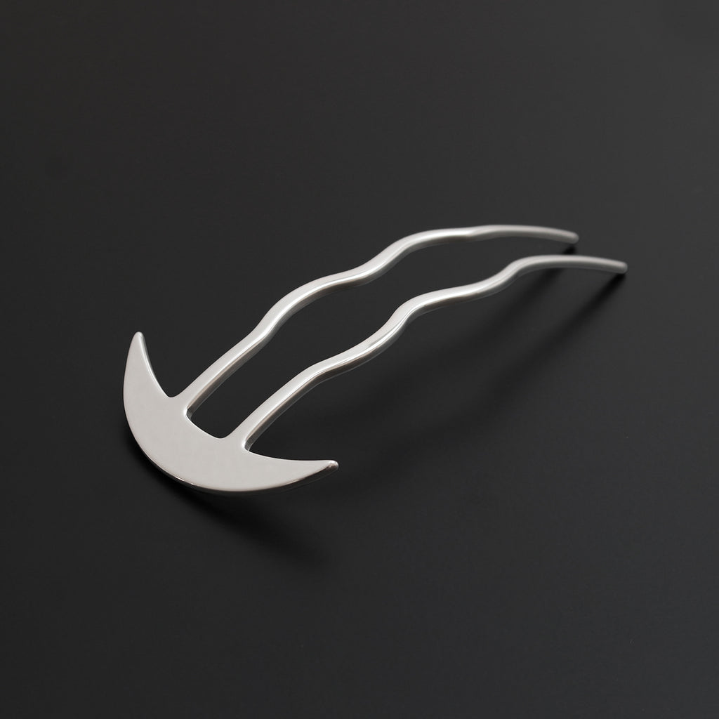 Metallic wavy hairpin on a black background