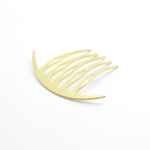 The gold Arcliner Comb kanzashi hairpin with 5 tapered prongs on a white background